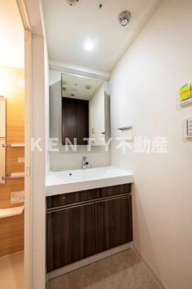 洗面設備　スペースが確保できる洗面所です