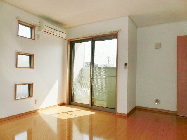 居室・リビング　日当たり良好です。