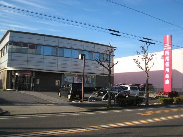 銀行　西尾信用金庫鳴海支店（銀行）まで296m