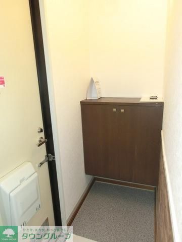玄関　玄関収納には比較的余裕があります