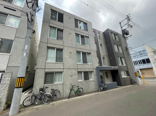 札幌市東区北九条東のマンションの建物外観