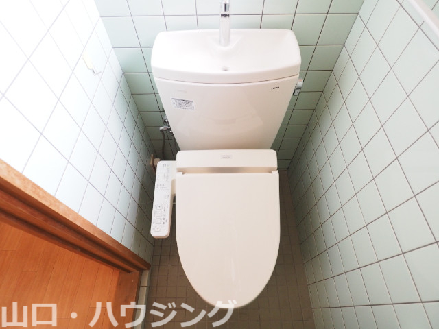 【川島アパートのトイレ】