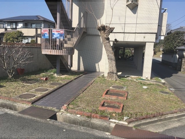 【亀岡市千代川町今津のアパートのエントランス】