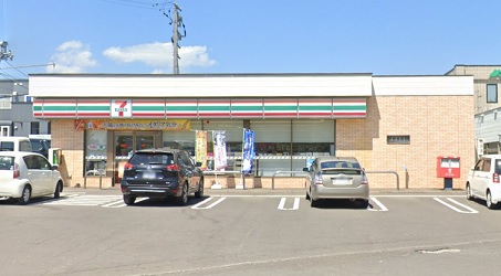 コンビニ　セブンイレブン札幌平岡公園前店（コンビニ）まで94m