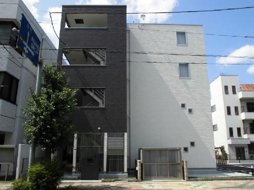 東松山市材木町のマンションの建物外観
