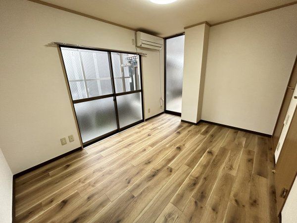 居室・リビング　６畳の洋室です