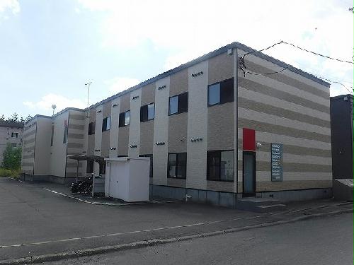 レオパレスリバーパークの建物外観