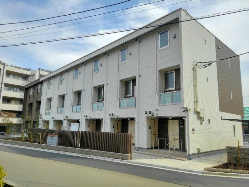 【東大和市桜が丘のアパートの建物外観】