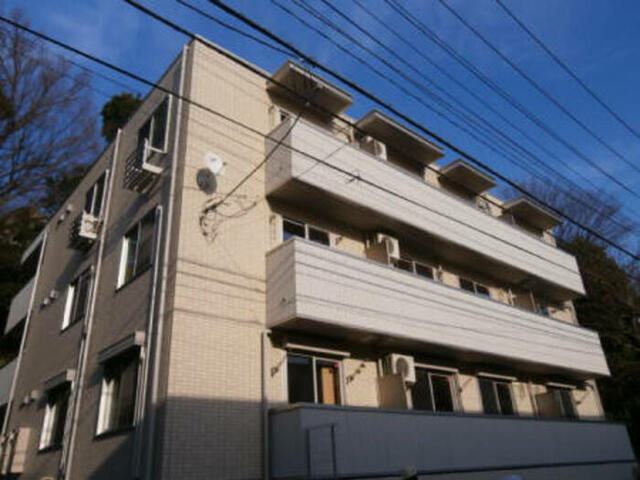 横浜市港北区日吉のアパートの建物外観