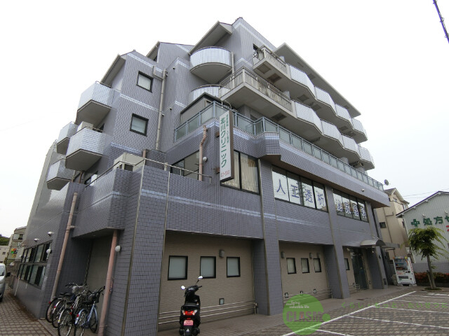 茨木市東中条町のマンションの建物外観
