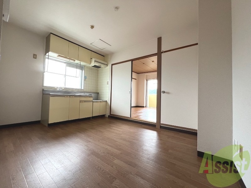 居室・リビング　リビングを撮影しました。生活のメインとなるお部屋ですね。