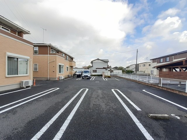 【ピアチェＡの駐車場】