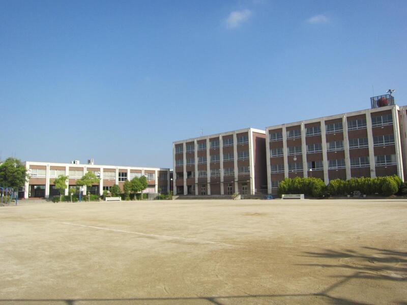 【Ｇｒａｎｄ　ｃｈａｔｅａｕの小学校】