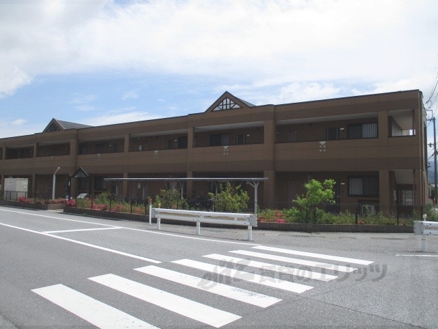 【米原市天満のアパートの建物外観】