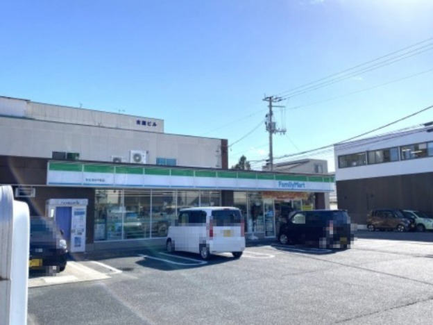 コンビニ　ファミリーマート（コンビニ）まで240m