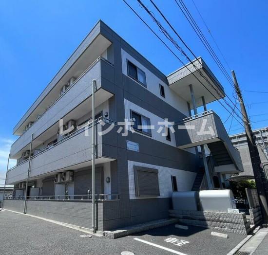 鎌ケ谷市道野辺本町のマンションの建物外観