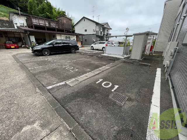 【岩沼市松ケ丘のアパートの駐車場】