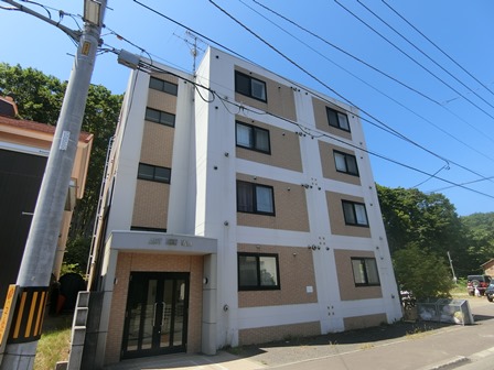 【札幌市清田区清田四条のマンションの建物外観】