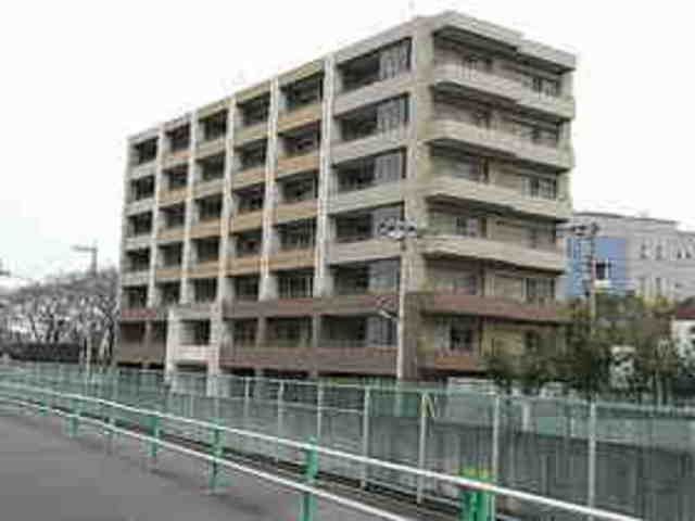 【板橋区三園のマンションの建物外観】