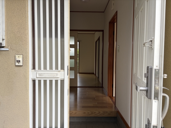 玄関　玄関からの様子