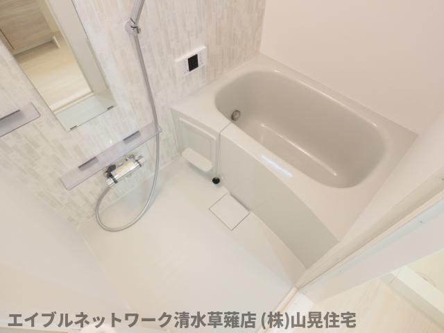 バス・シャワールーム　落ち着いた空間のお風呂です