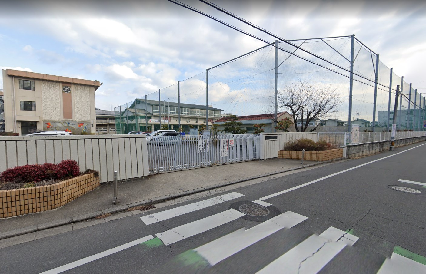 中学校　岡山市立石井中学校（中学校）まで994m