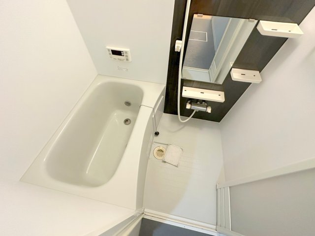 バス・シャワールーム　広めのお風呂は一日の疲れを癒してくれます。