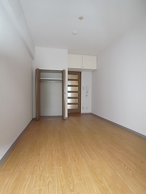 居室・リビング　奥行きのある居室空間