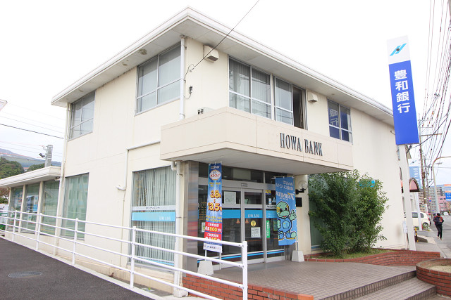 図書館　豊和銀行 亀川支店（図書館）まで120m