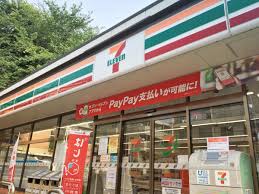 コンビニ　セブンイレブン横浜鶴見東寺尾3丁目店（コンビニ）まで584m