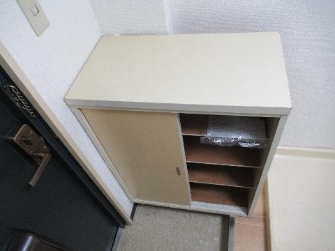 ハイムメルシ幸　玄関　シューズＢＯＸ