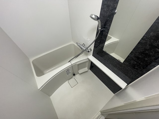 バス・シャワールーム　モデル写真