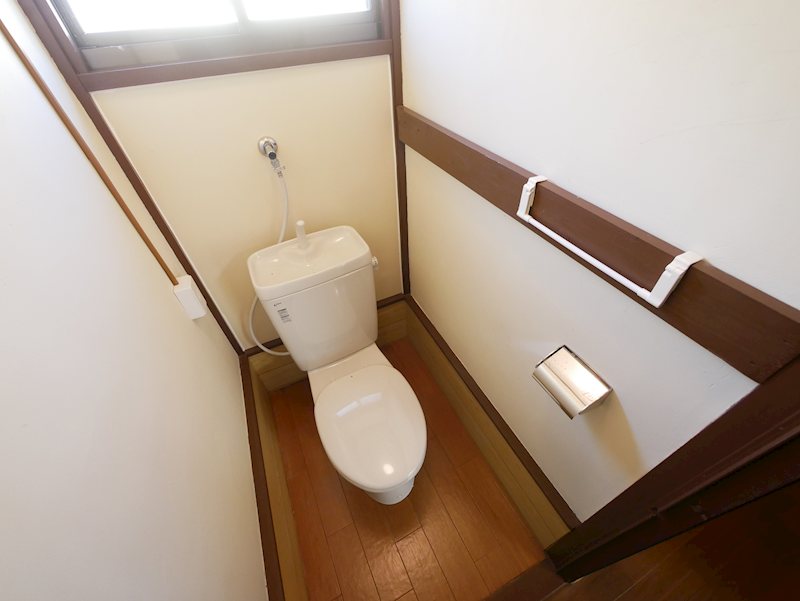 トイレ　ウォシュレット付き