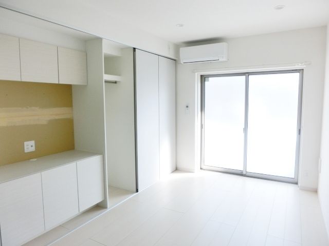 居室・リビング　窓も大きく明るいお部屋です