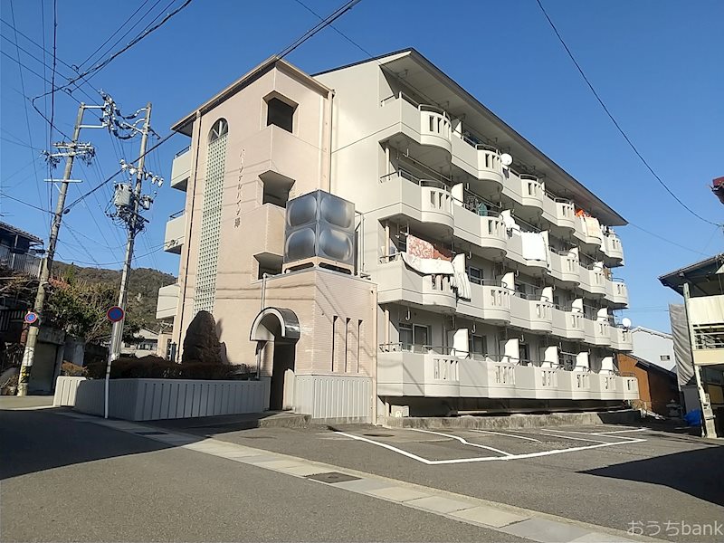 建物外観　落ち着いた雰囲気のマンションです。