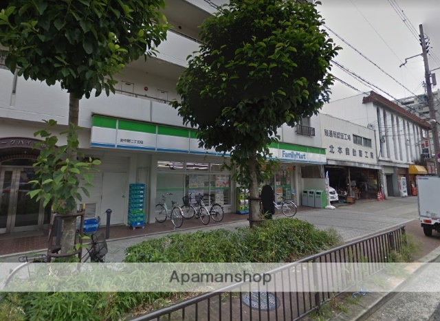 コンビニ　ファミリーマート（コンビニ）まで211m