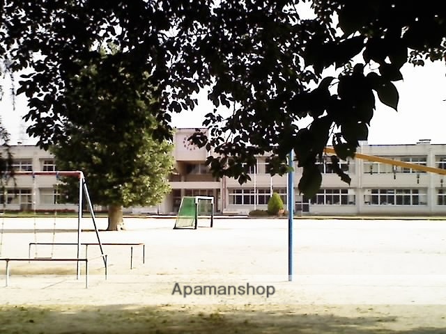 小学校　伊勢崎市立南小学校（小学校）まで1063m