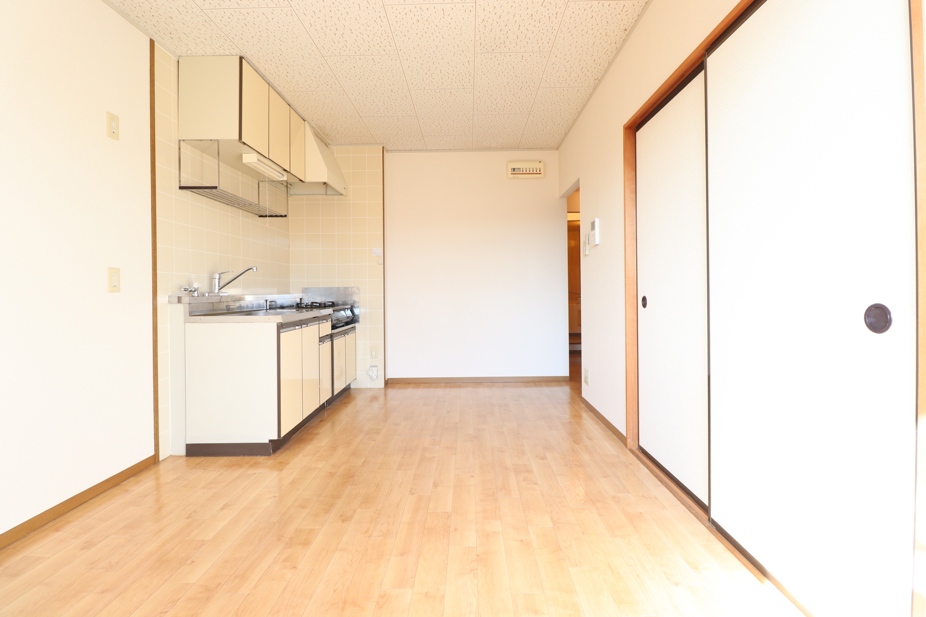 居室・リビング　ダイニングキッチンです♪