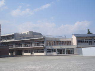 小学校　青梅市立第二小学校（小学校）まで947m