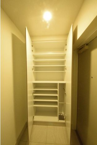 玄関　★玄関収納も充実★