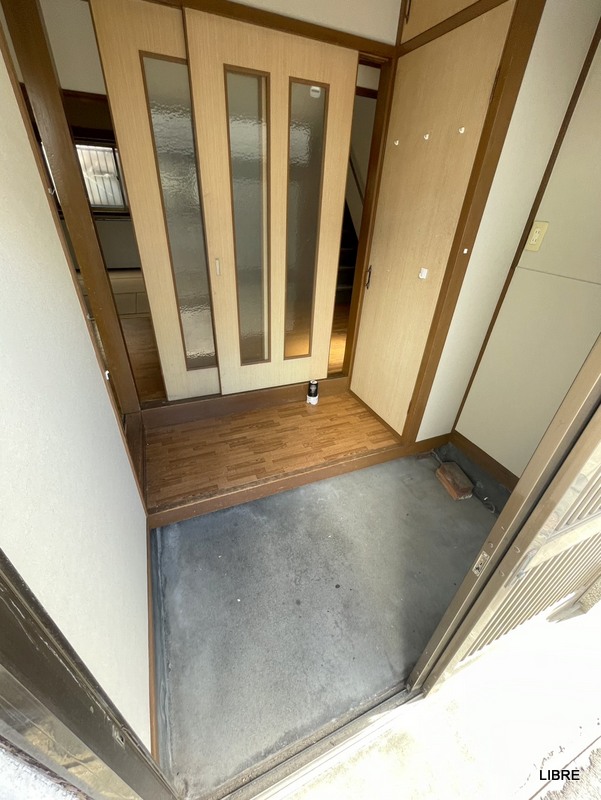 玄関　玄関にも収納があります