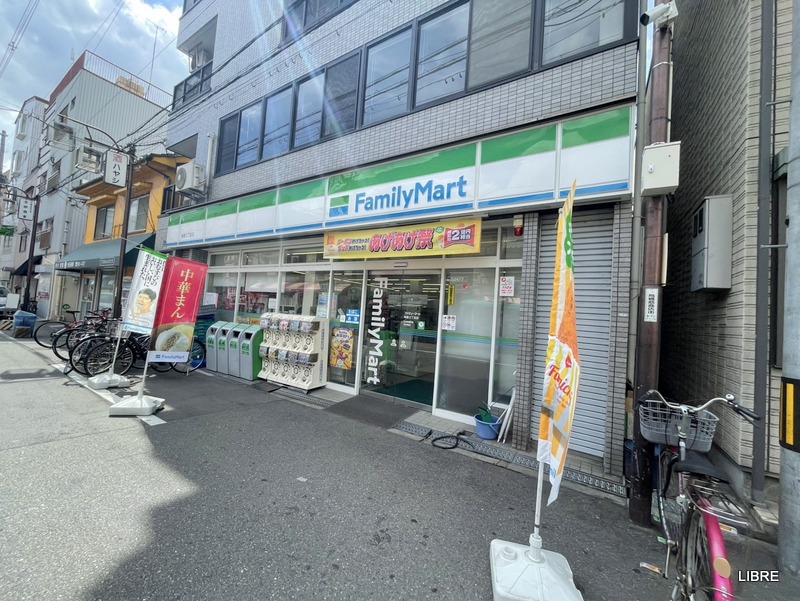 コンビニ　ファミリーマート 梅香三丁目店（コンビニ）まで112m