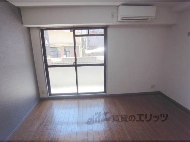 居室・リビング　南向きのお部屋なのでとても明るいです