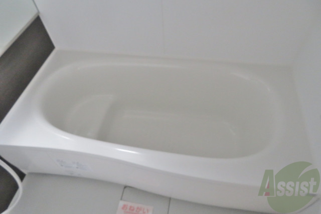 バス・シャワールーム　浴室はとても広々としていました。足も伸ばせる広々空間です！