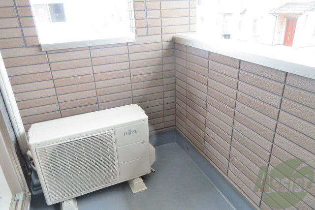 バルコニー　バルコニーは長さも幅も十分すぎるほどありました。