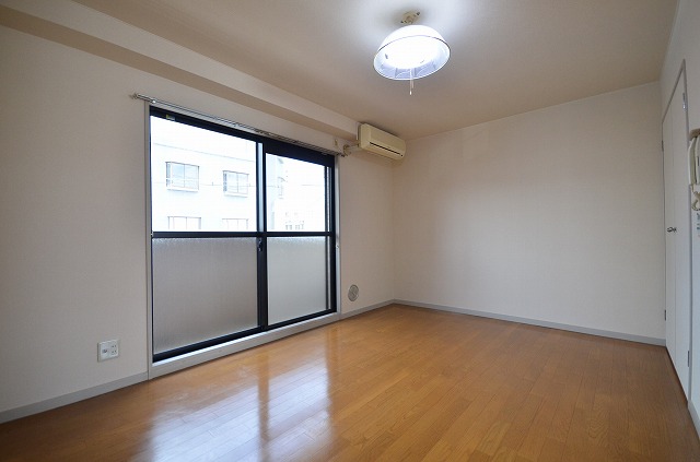 居室・リビング　別号室の写真です