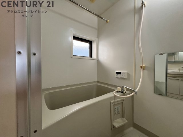 バス・シャワールーム　換気のできる窓付きの浴室☆