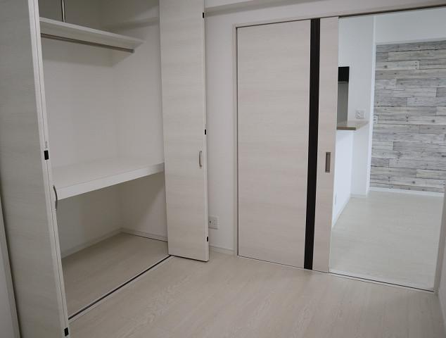 その他部屋・スペース　201号室モデルです。床・建具の色合いは異なります。