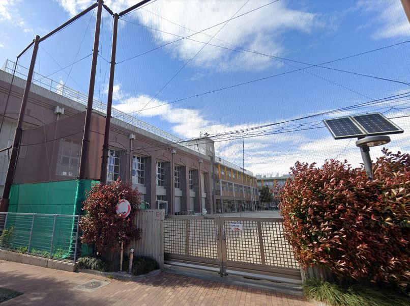 中学校　豊島区立西池袋中学校（中学校）まで733m