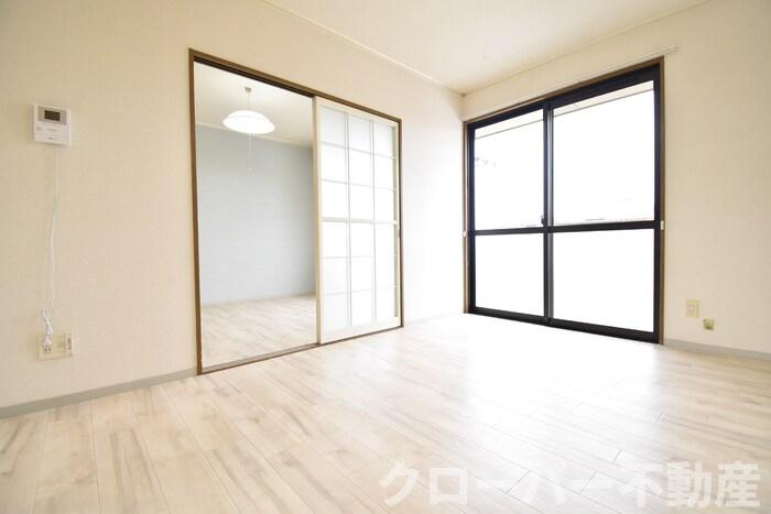 居室・リビング　ＤＫ７．３帖 洋室６帖